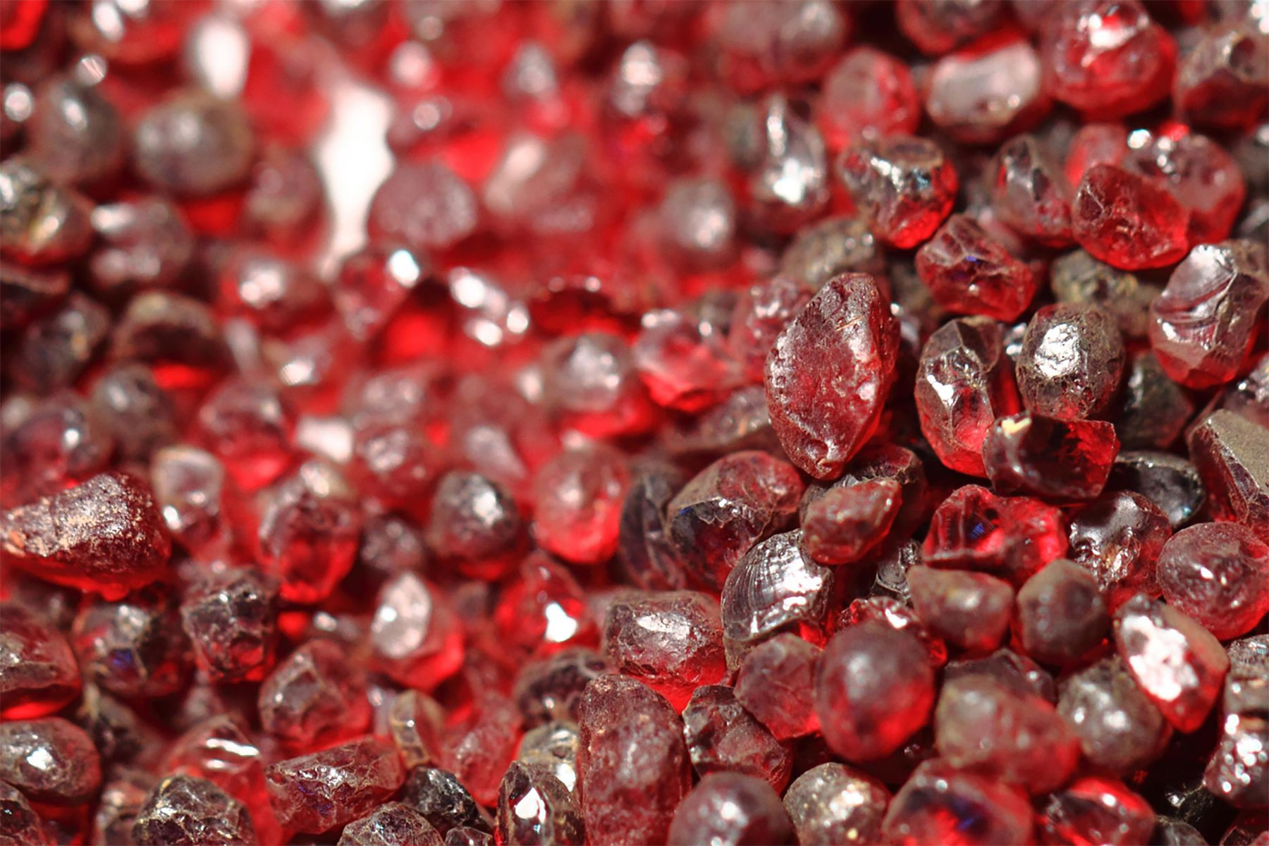 Banner_เครื่องประดับ_โกเมน_ซาวอไรต์_Garnet_Tsavorite_Semi_Precious_January_Birthstone_Jewelry