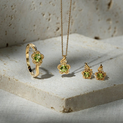 135E1813-02-9K-Gold-peridot-and-diamond-flower-stud-earrings