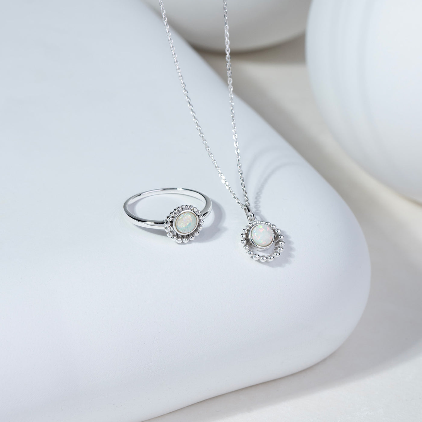 271P0141-04-201N1799-01 Silver Opal Interlocking Hoop Necklace
