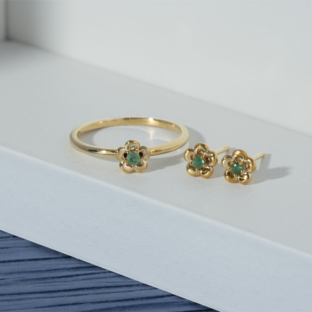 9K Gold Round Emerald Five Petal Flower Ring