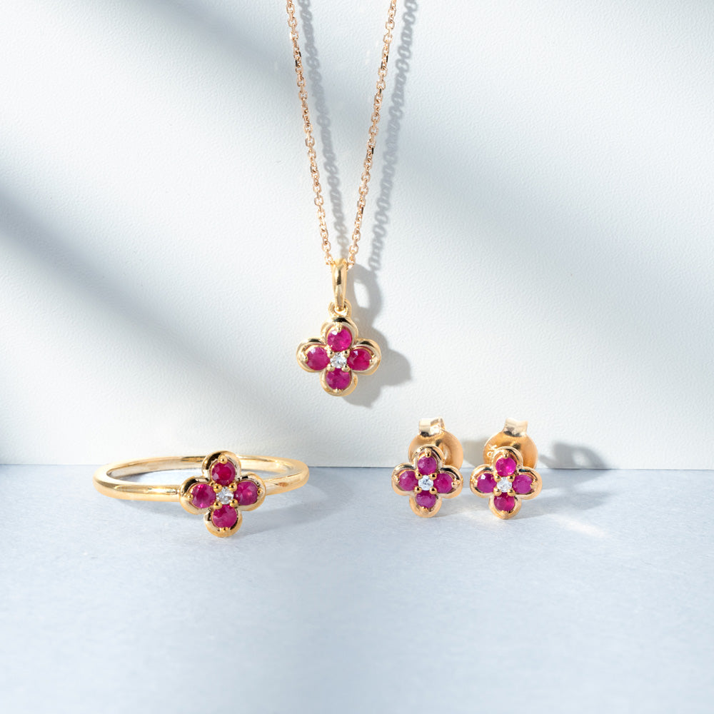 แหวนทองคำ 9K ประดับทับทิม (Ruby) และเพชร (Diamond) ทรงดอกไม้ล้อมสไตล์คลาสสิก